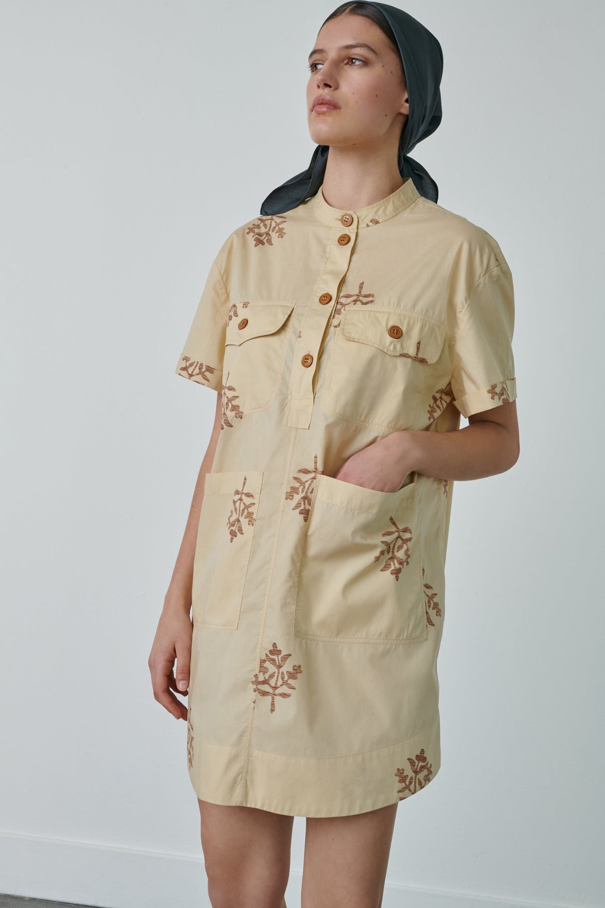 UNIQUE ORANGE DRESS vue 3